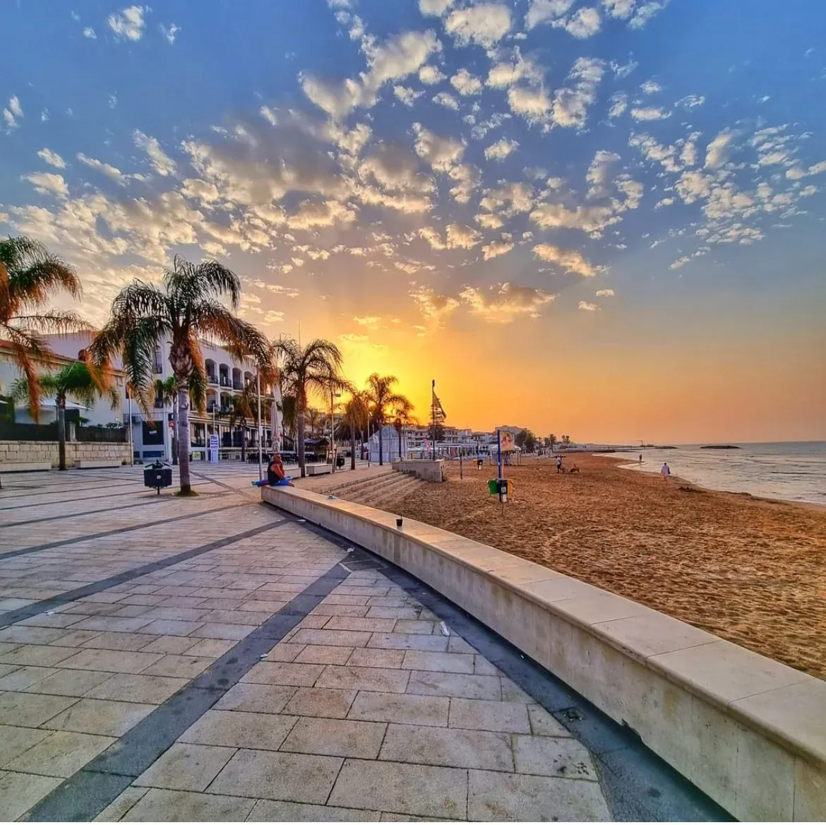 Lungomare di Marina di Ragusa al tramonto